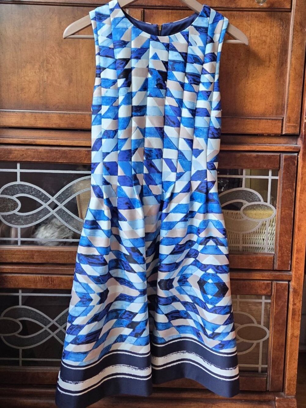 Beautiful Vince Camuto Tailored and sleeveless dress